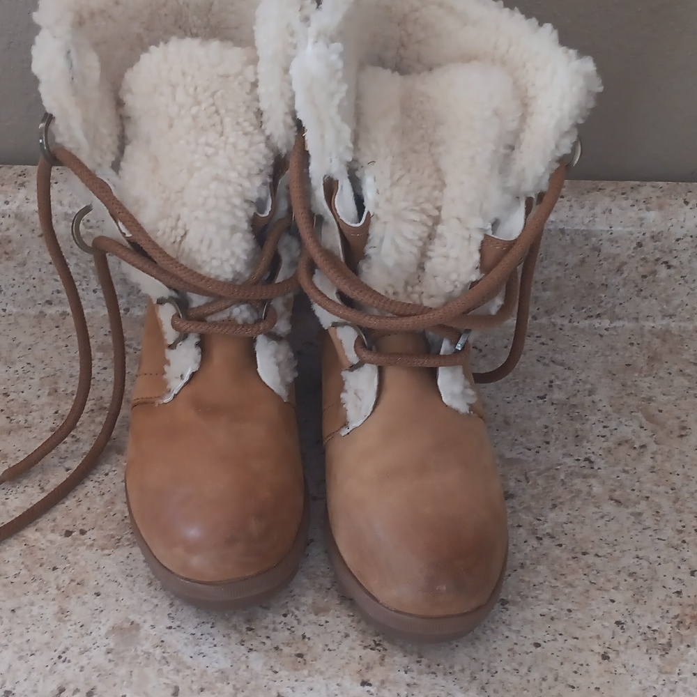 Sorel Women's Joan Of Artic Wedge Tan and Brown Lace-Up Shearling Winter Boots - Picture 5 of 5